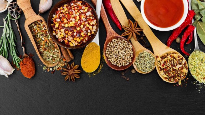 先生食记丨大叔给父亲的黄焖带皮羊肉,备齐辅料，备用。