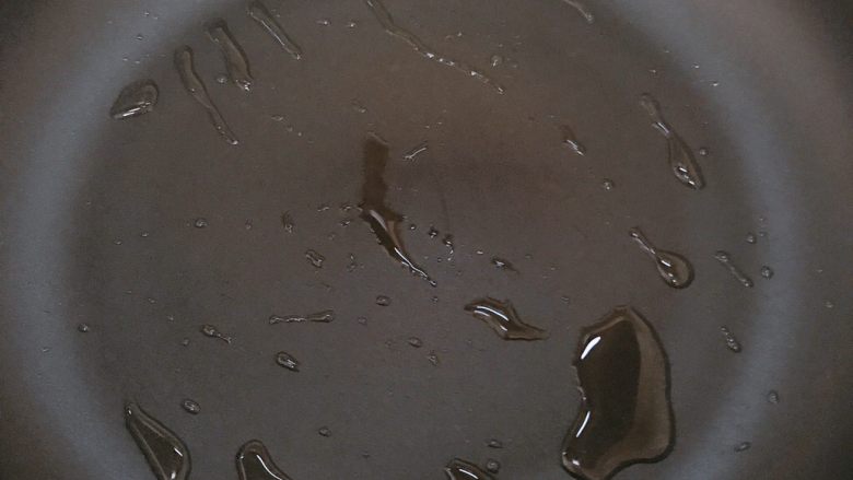 消耗饺子皮 葱油饼,有电饼档的用电饼档,没有的用平底锅