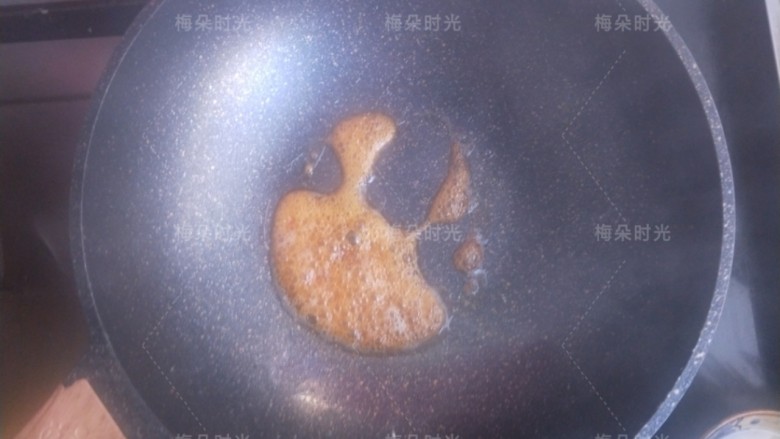 蜜汁八宝饭,炒至焦糖色,加入水淀粉