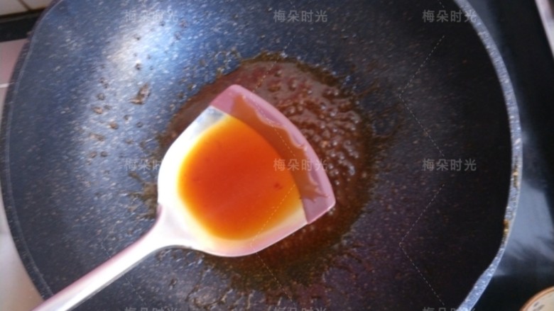 蜜汁八宝饭,再加一勺<a style='color:red;display:inline-block;' href='/shicai/ 865'>蜂蜜</a>,煮开,粘稠就可以了
