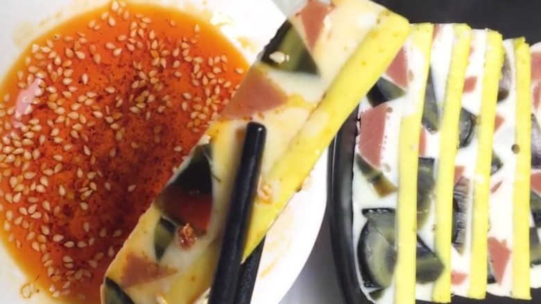 鸡蛋布丁,蘸着自己喜欢吃的料汁更好吃