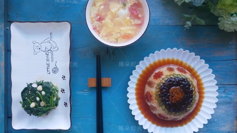 蜜汁八宝饭,我搭配了西红柿鸡蛋汤。杏仁菠菜,做早餐。