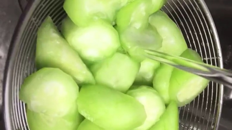 丝瓜炒蛋,过冷水