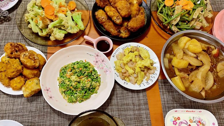 香酥面包糠炸鸡翅,端午节大餐,炸鸡翅放在桌子上颜值高,大人孩子都爱吃。