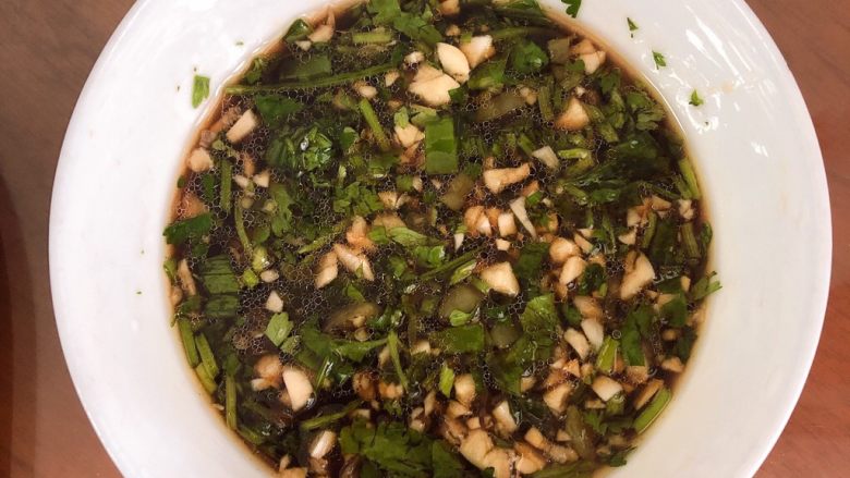 蒜香蒸茄子(泡椒蒜泥版),搅拌均匀,酱汁调好了。