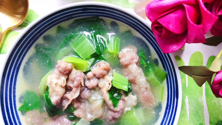 青菜肥牛汤,装碗,即可