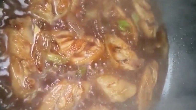 可乐鸡翅,开锅转小火慢炖十五分钟