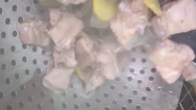 糖醋排骨,炖熟以后倒出过凉
