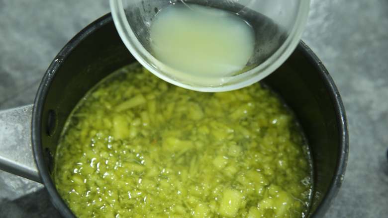 超Q弹真实水果看得见的手工水果软糖,大概煮的水份蒸发了些,变粘稠些关火,加<a style='color:red;display:inline-block;' href='/shicai/ 919'>柠檬汁</a>