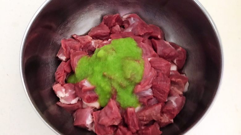 健康烧烤 电烤羊肉串,加入葱姜汁