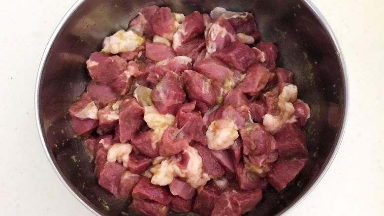 健康烧烤 电烤羊肉串,充分调匀