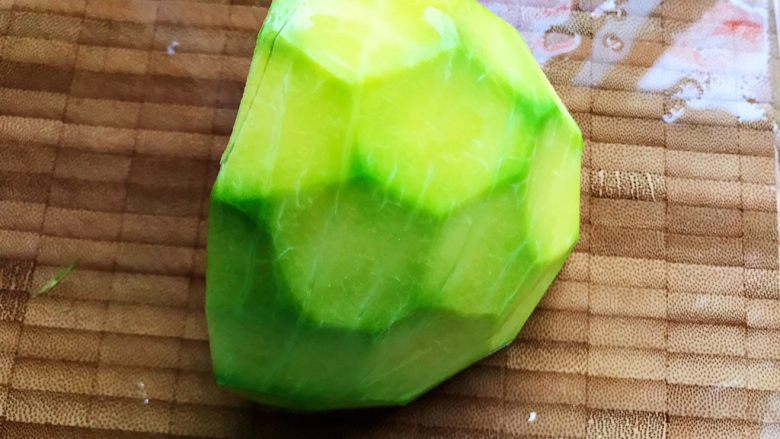 蚝油南瓜炒鸡片,去皮,洗净