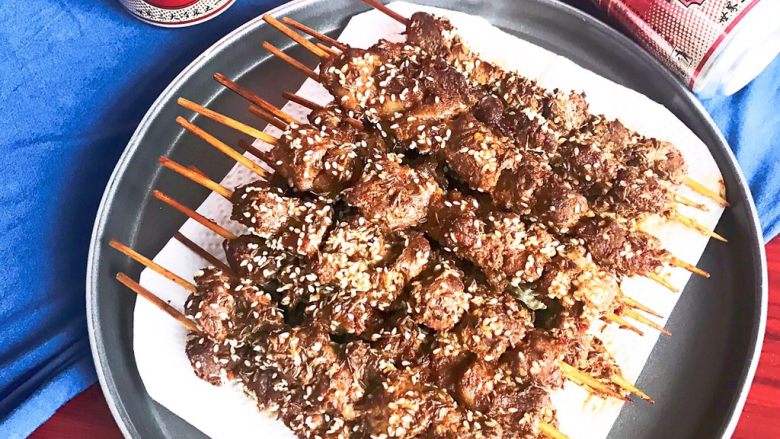 健康烧烤 电烤羊肉串,自制羊肉串选用的是羊腿肉,电烤不会产生有害物质,肉质鲜嫩,香辣适宜~
