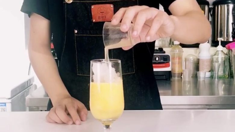 38℃酷暑,最佳饮料“水果气泡饮”,无酒精也能狂High,倒入糖浆20ml