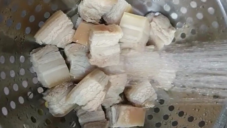 红烧肉,捞出洗净控水