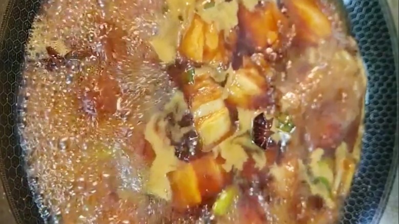 红烧肉,大火煮开转小火慢炖四十分钟