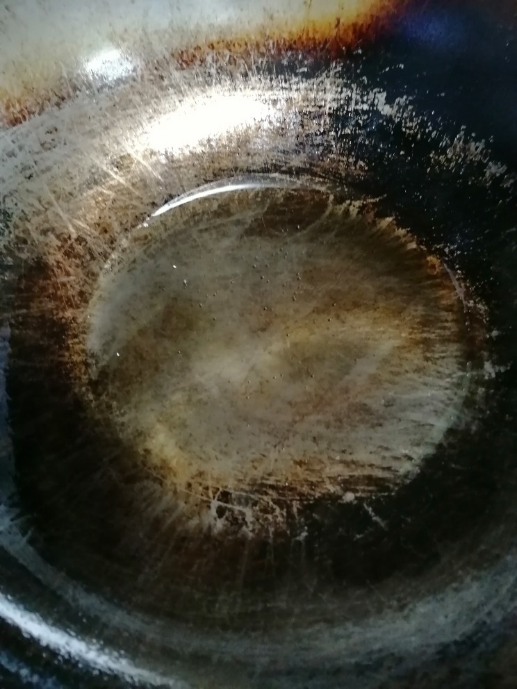 鳊鱼,开火加热锅,倒油