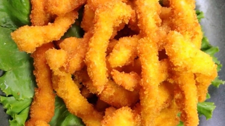 香酥炸鸡柳,沾点<a style='color:red;display:inline-block;' href='/shicai/ 699'>番茄酱</a>就可以吃了，炸鸡柳完成