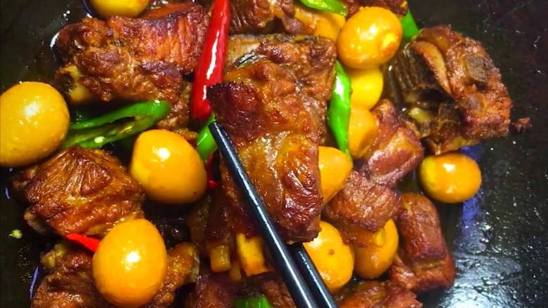 红烧排骨鹌鹑蛋,红烧排骨鹌鹑蛋做好