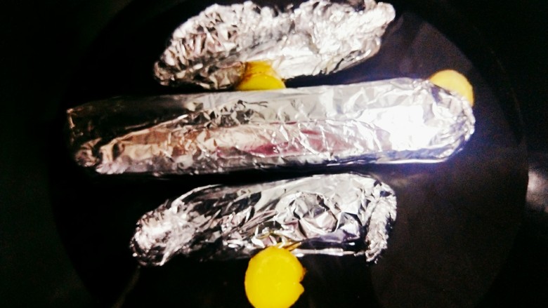 凉拌鸡,放入烧开水的锅中,煮30分钟