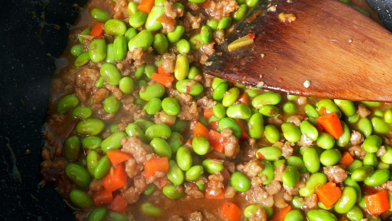 毛豆米炒肉沫,可以出锅啦!