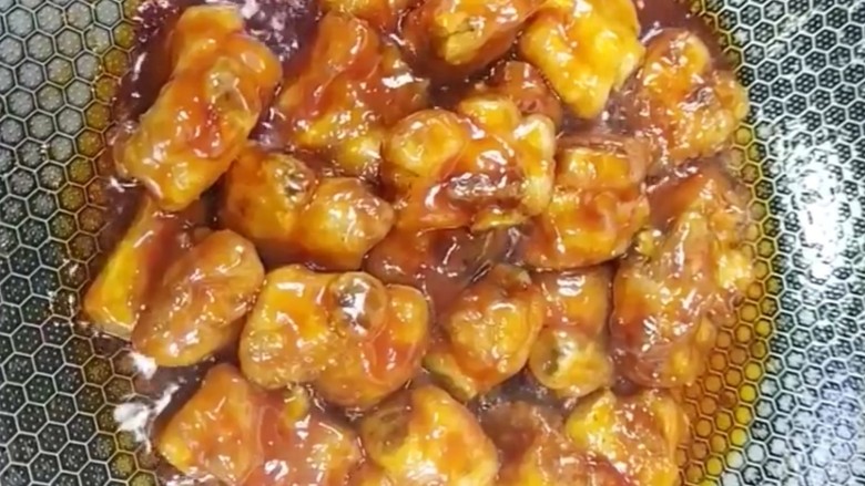 糖醋排骨,适量清水熬制汤汁浓稠