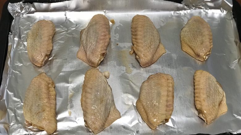 秘制烤鸡翅(鸡腿),这是鸡翅,预热温度可以降到200度。