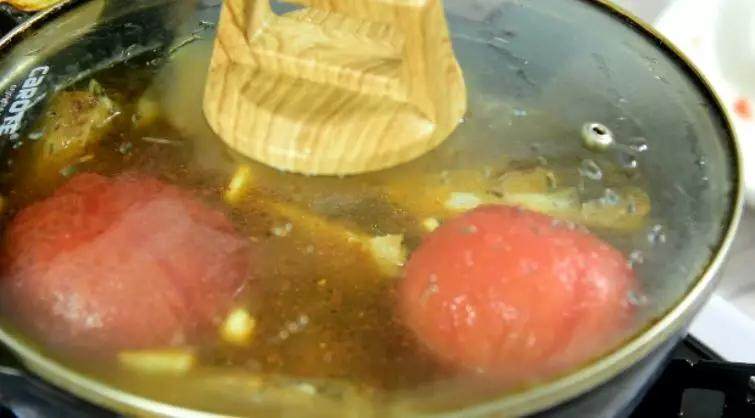 文火慢炖 汤鲜 肉酥 酸甜爽口的番茄排骨汤做法是这么简单,大火煮开,转小火炖1小时