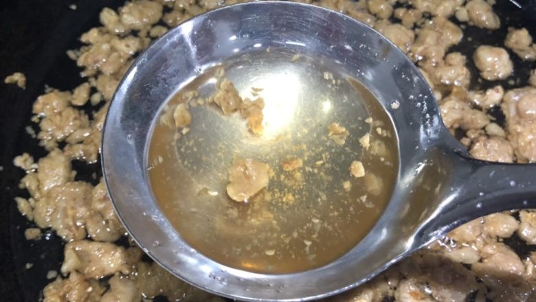 猪油拌饭,油是这个样子,就差不多了