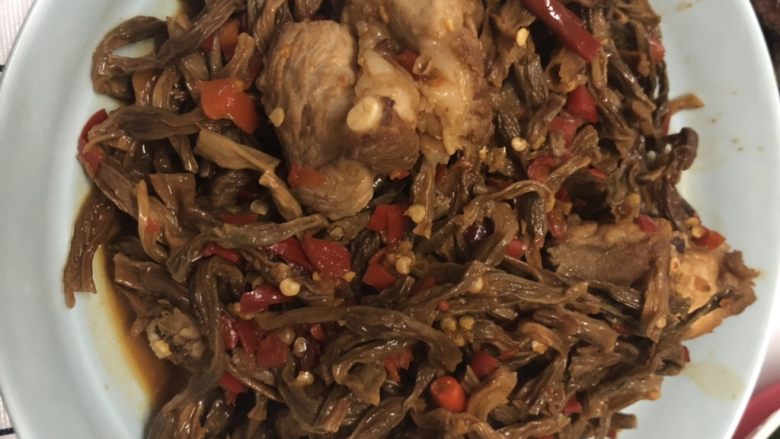 豆角干炒排骨,可以吃啦,美味可口,又下饭,你也来试试吧,喜欢的朋友就帮我点赞👍