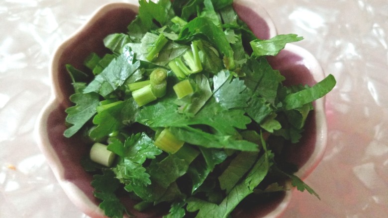 虾仁冬瓜汤菜,切碎备用