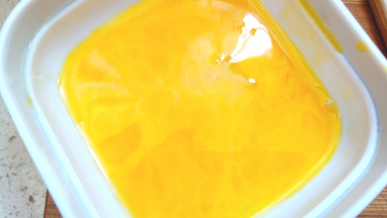 虾仁冬瓜汤菜,把剩下<a style='color:red;display:inline-block;' href='/shicai/ 9'>鸡蛋</a>打散