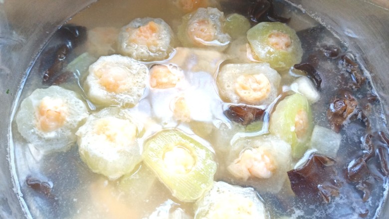 虾仁冬瓜汤菜,放入蒸好的冬瓜