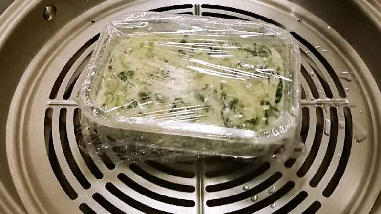 蛋香鸡肉菠菜糕,蒸锅 水烧开后蒸20分钟