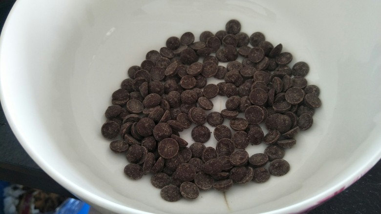 抹茶奶酪慕斯核桃布朗尼(8寸),85克黑<a style='color:red;display:inline-block;' href='/shicai/ 874'>巧克力</a>融化