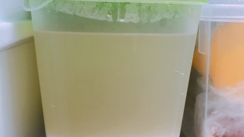家庭自制凉皮,我放冰箱半天,变成这样两层