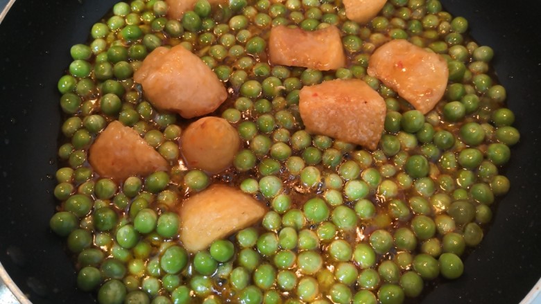 泰味甜辣粽,翻炒均匀后,即可盛出