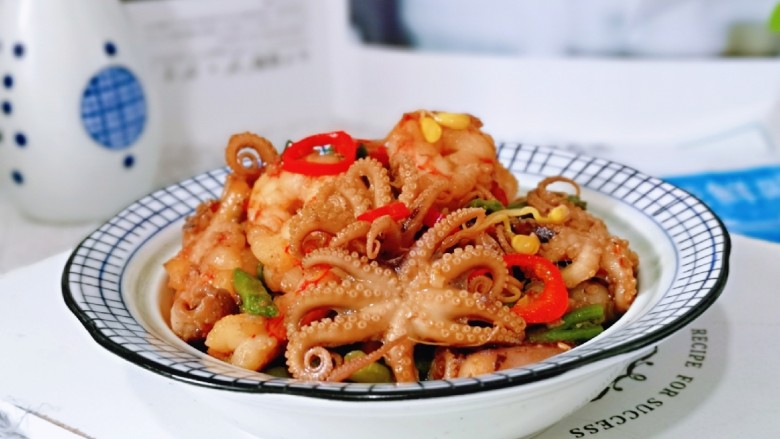 麻辣八爪鱼,分量十足,好吃停不下来,全家抢着吃,半成品小章鱼买少了!!