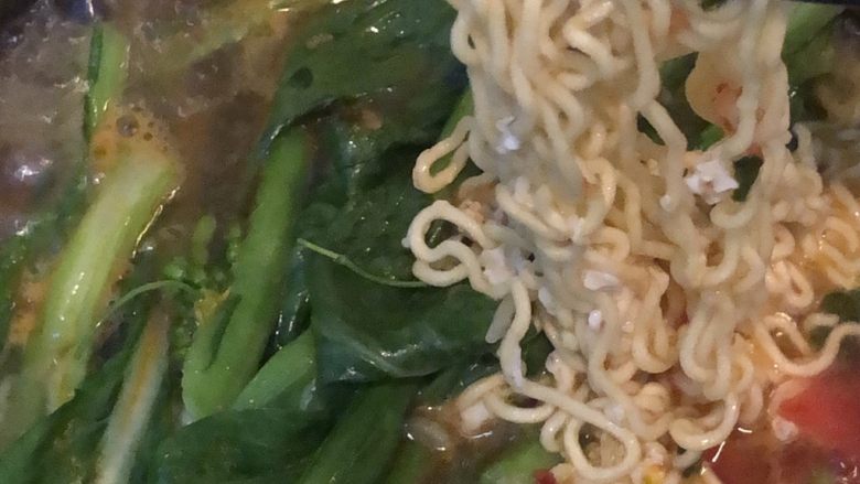 泡面打卡,加入<a style='color:red;display:inline-block;' href='/shicai/ 3517'>青菜</a>