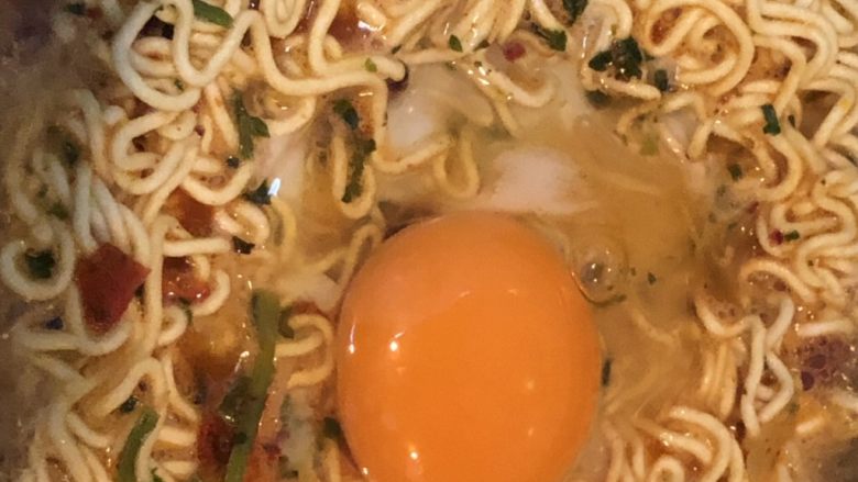 泡面打卡,加入<a style='color:red;display:inline-block;' href='/shicai/ 9'>鸡蛋</a>