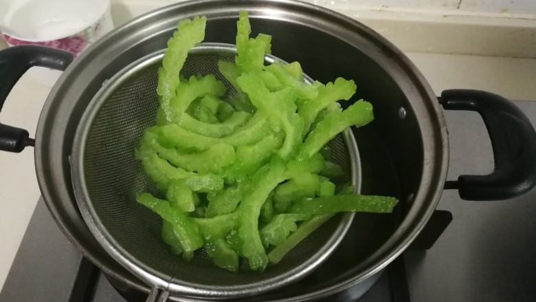 蒜泥苦瓜,捞出来