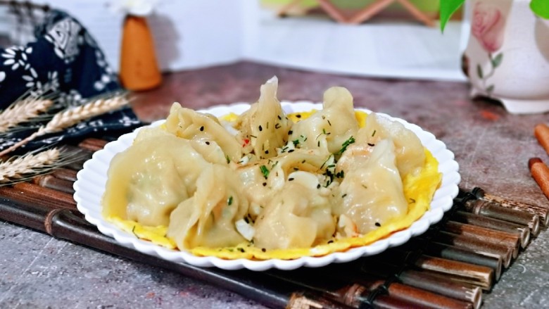 蛋抱萝卜红虾仁水饺