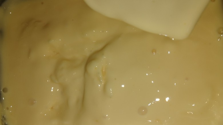 低卡冰激凌,拿出来搅拌均匀,再冷冻一个半小时。