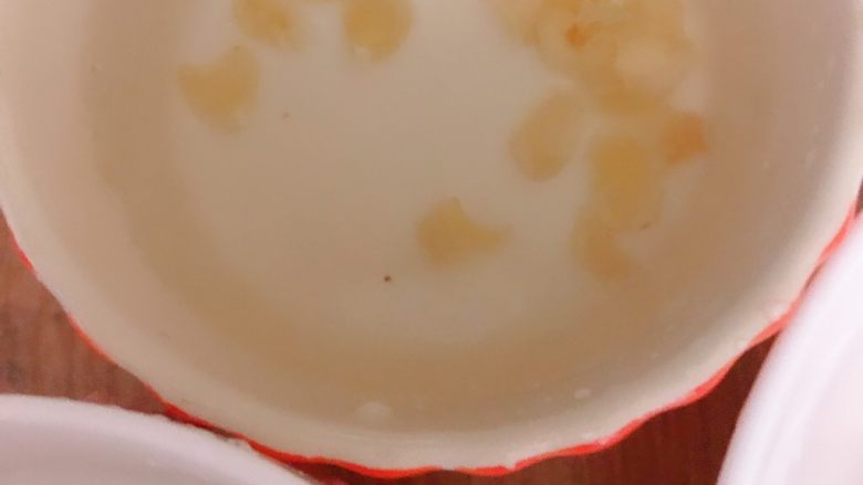 桃胶皂角米雪耳,<a style='color:red;display:inline-block;' href='/shicai/ 5861'>雪燕</a>也加水泡开,所有食材泡一晚上