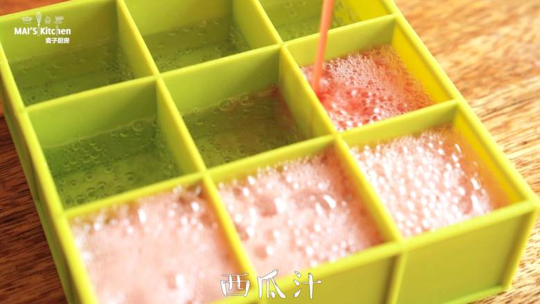 炎热的夏天,吃【西瓜雪碧绵绵冰】立刻满血复活,倒入西瓜汁