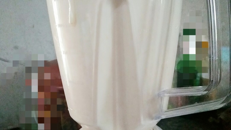 自制豆腐,再加入1300毫升的水继续搅打3-5分钟,搅打久一点那豆腐渣就要少一点