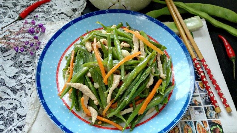 刀豆炒肉丝,拍上成品图,一道美味可口的刀豆炒肉丝就完成了。