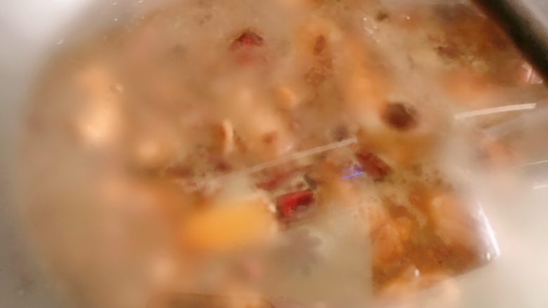 麻辣鸡脖,盖上盖子,中小火焖20分钟左右