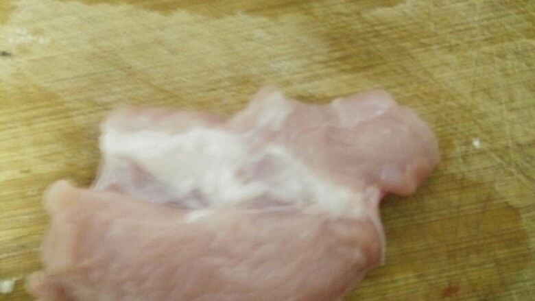酱香煎猪扒,切成薄片,并拍打保持松弛