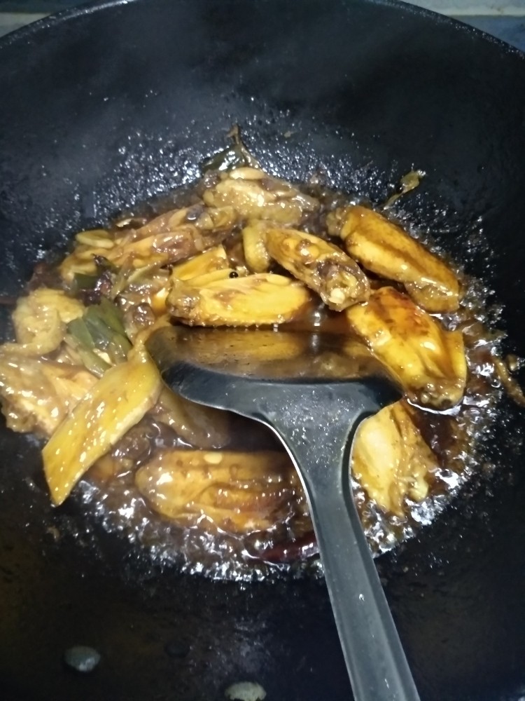 可乐鸡翅,小火炖至出锅